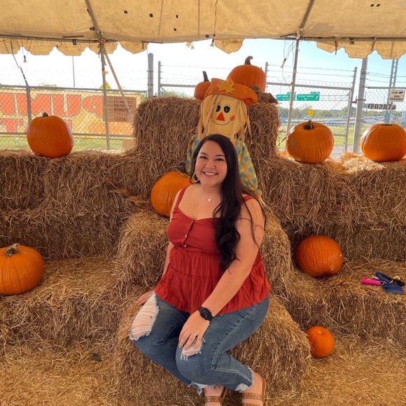 ✨ MEET YOUR SELLER ✨ - Picture 3 of 4